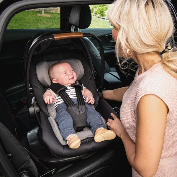 Nuna Arra Next автокресло 40-85cm Biscotti + isofix Base Next  - Nuna